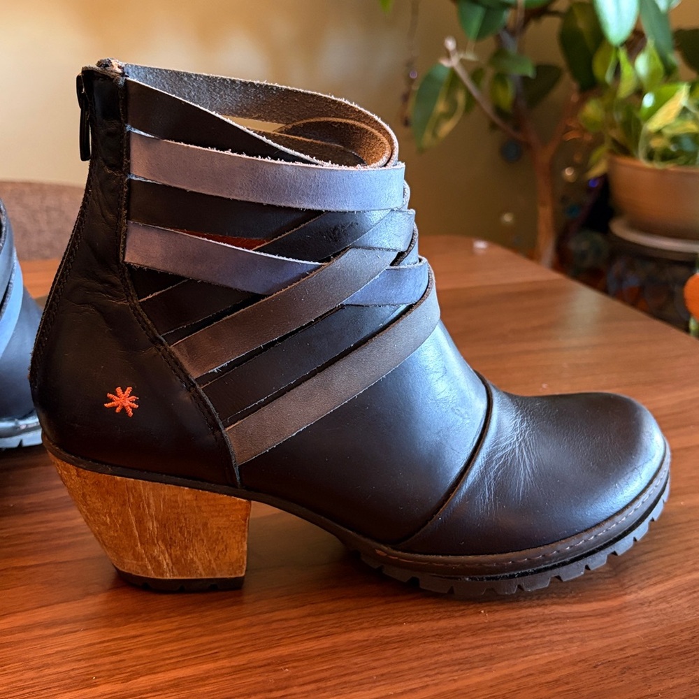 The Art Company Very Dark Blue  / Black Leather Ankle Boots - Picture 7 of 10